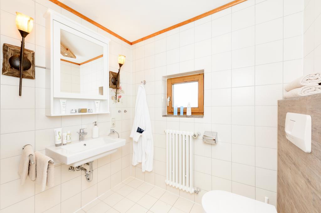 "Ferienwohnung Ess" - Annehmlichkeiten Von 4-Sterne Familien-Und Wellnesshotel Viktoria Koennen Mitbenutzt Werden Oberstdorf Exterior photo